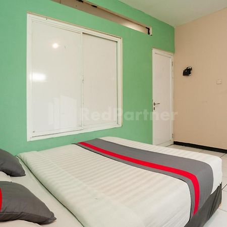 J&B Rooms Pramuka Jakarta Mitra Reddoorz Exterior photo