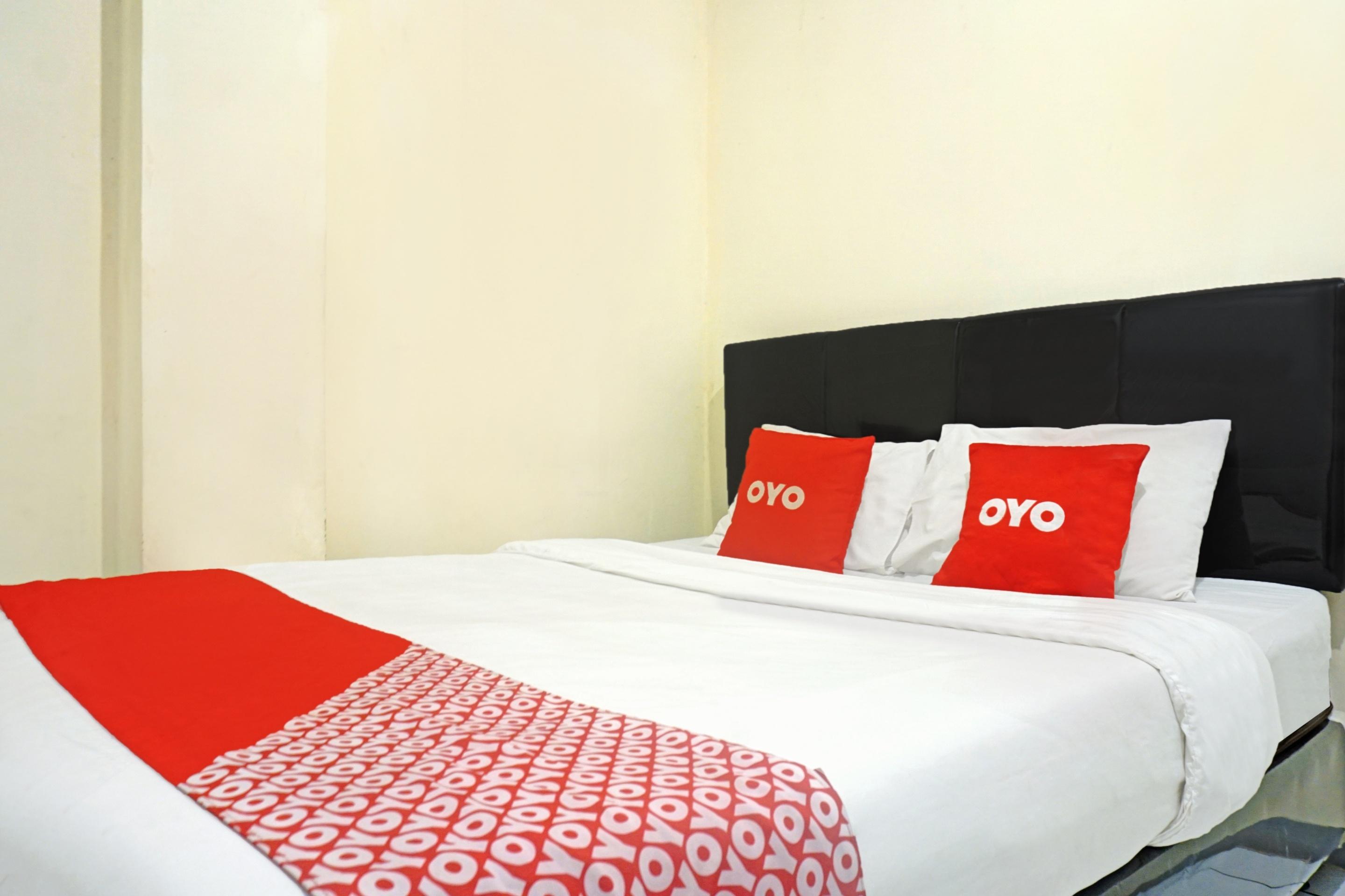 J&B Rooms Pramuka Jakarta Mitra Reddoorz Exterior photo