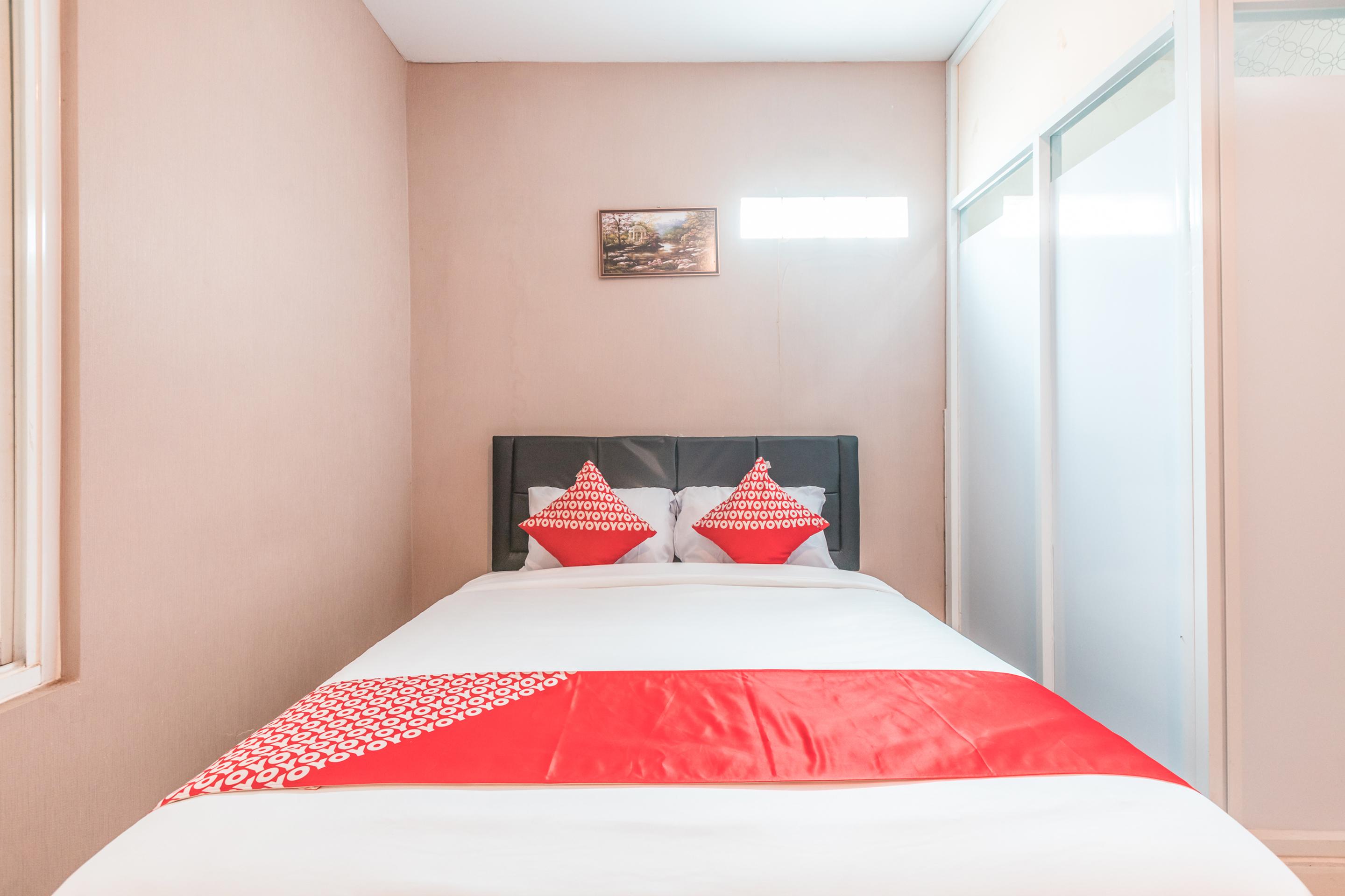 J&B Rooms Pramuka Jakarta Mitra Reddoorz Exterior photo