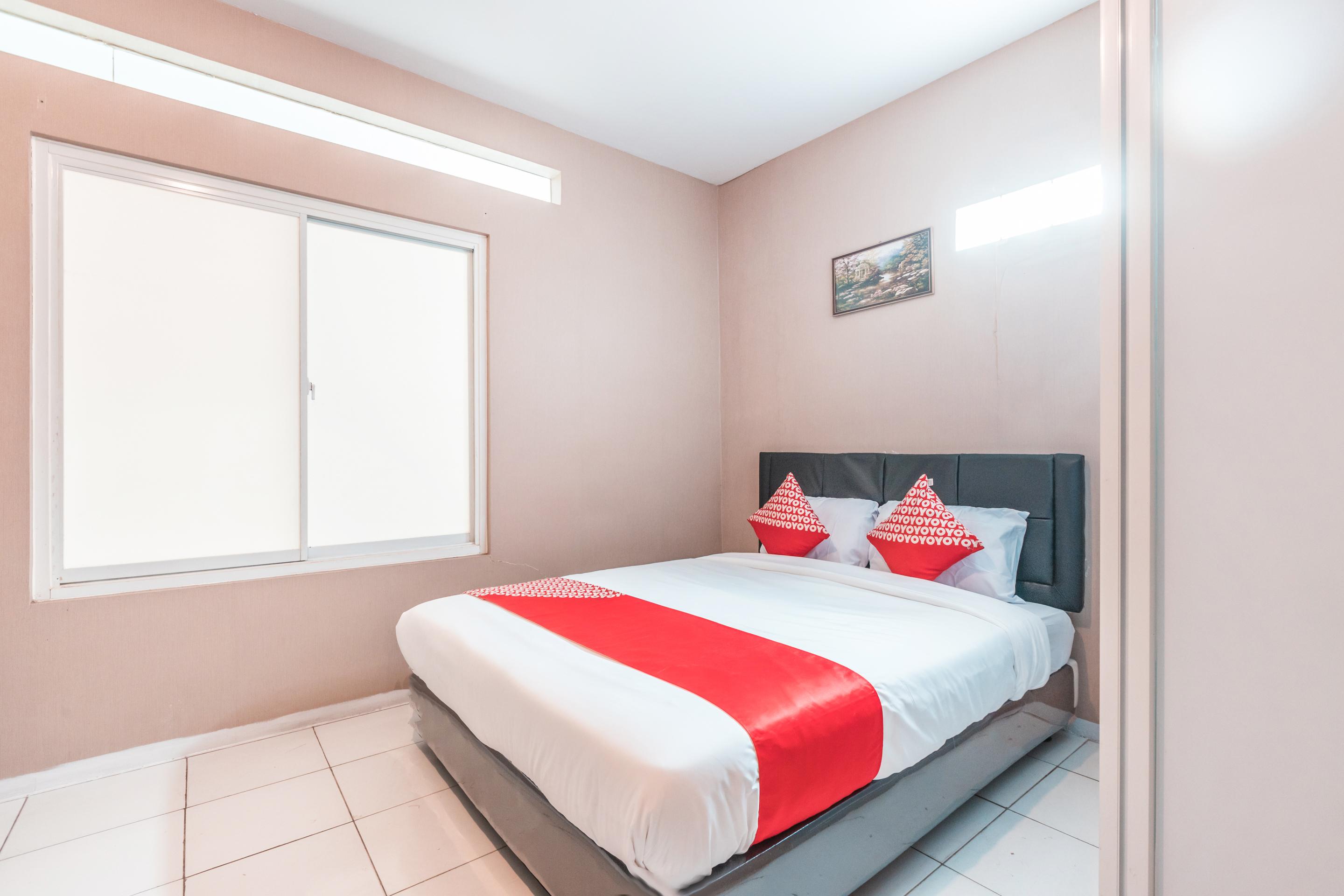 J&B Rooms Pramuka Jakarta Mitra Reddoorz Exterior photo