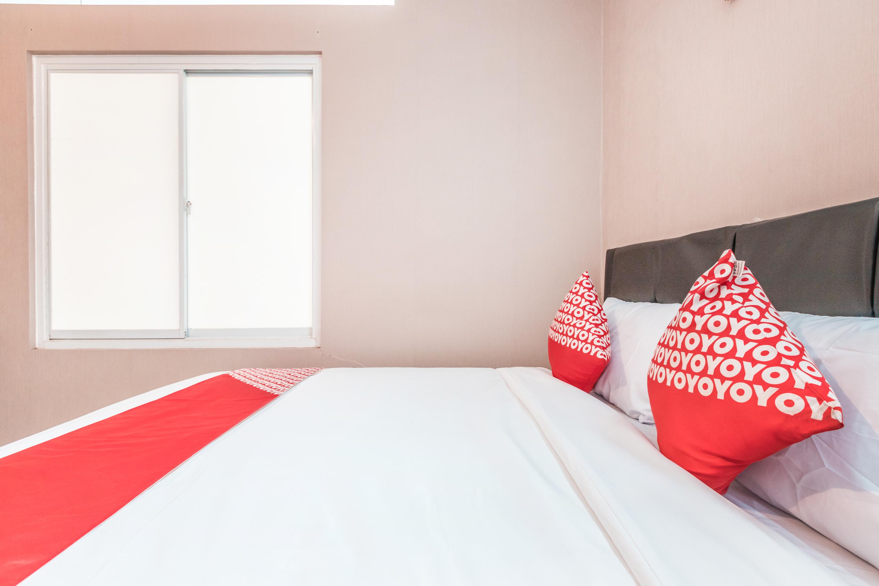 J&B Rooms Pramuka Jakarta Mitra Reddoorz Exterior photo